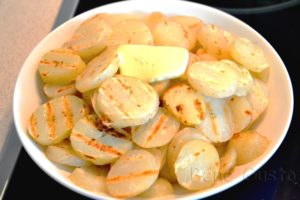 молодая картошка гриль