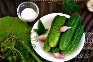 Хрустящие малосольные огурцы под капроновой крышкой