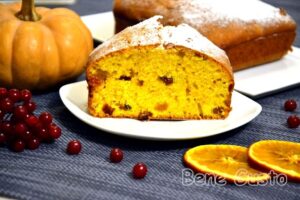 Кекс с тыквой и изюмом