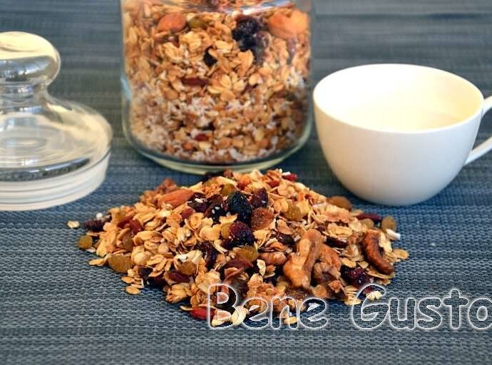 Домашня хрустка гранола з медом