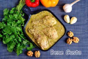 Сациві з курки з волоськими горіхами
